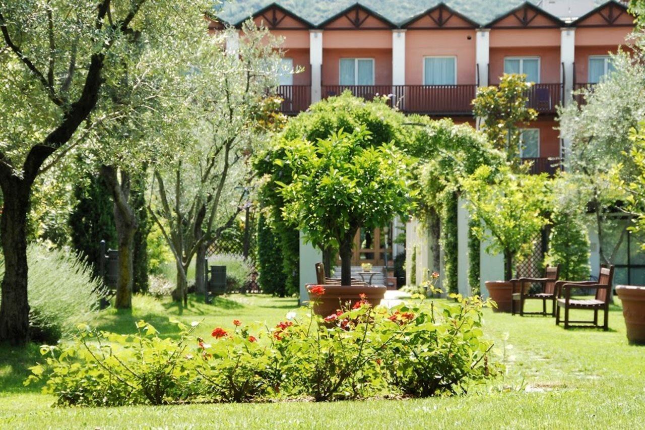 Iseo Lago Hotel ภายนอก รูปภาพ
